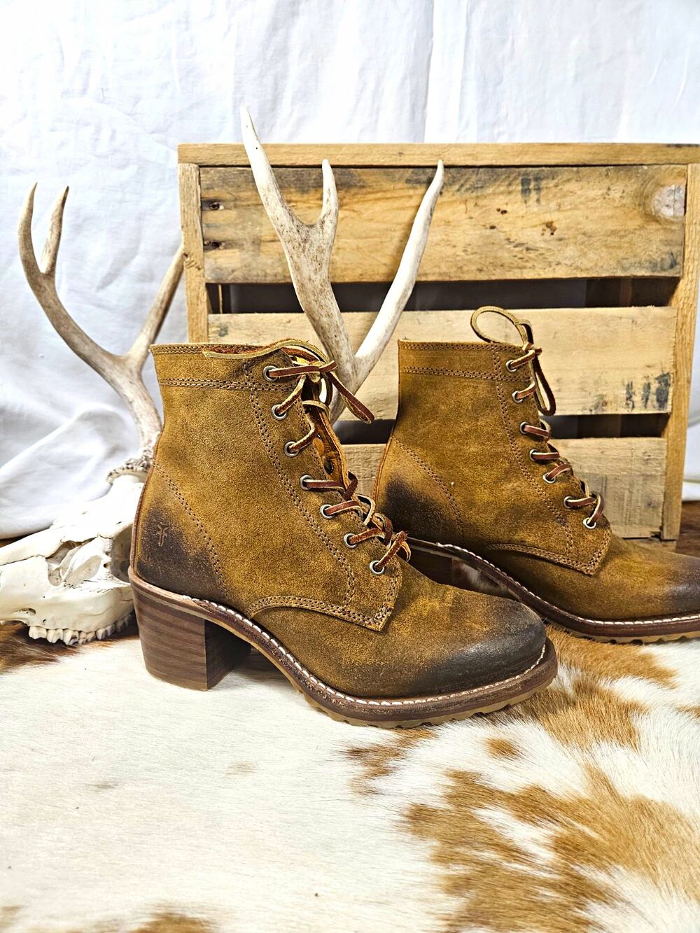 Frye Sabrina 6G Lace Up Boots Womens 7.5 M Suede Leather Block Heel Lug
